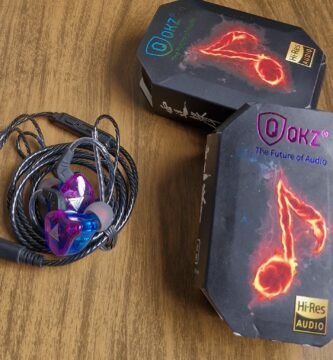 Fone qkz ak6 2 cases e fone fora da case