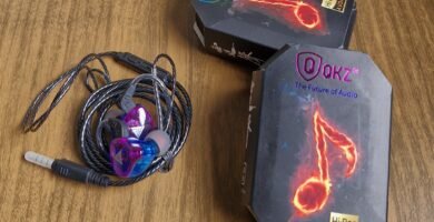 Fone qkz ak6 2 cases e fone fora da case
